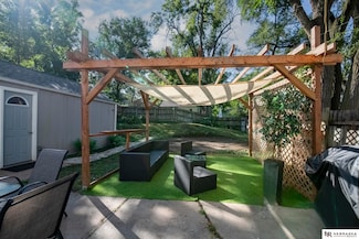 6615 Seward St, Omaha, NE 68104