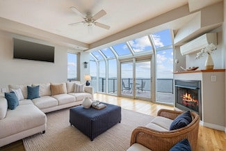 40 Oceanside Dr Unit 40, Hull, MA 02045