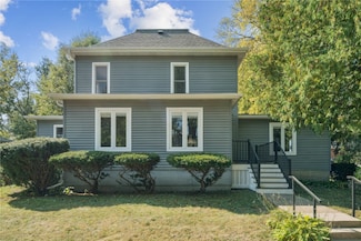 318 3rd St NW, Mount Vernon, IA 52314