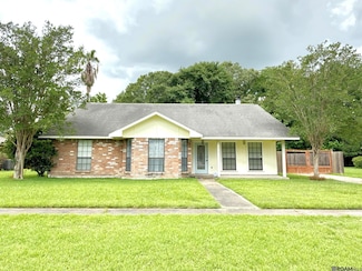 6647 Maple St, Zachary, LA 70791