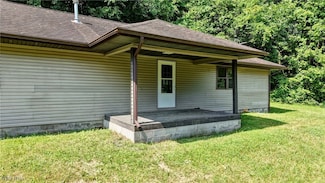 6716 Tracy Rd SE, Uhrichsville, OH 44683