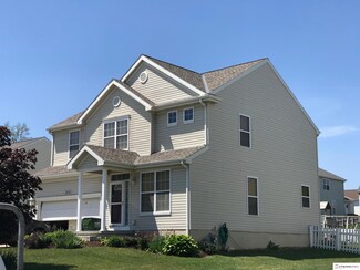 814 Summit Ridge Dr, Papillion, NE 68046