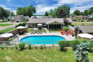 490 Lakeshore Dr W, Hebron, OH 43025
