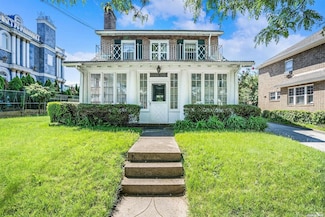 110-30 69th Rd, Forest Hills, NY 11375