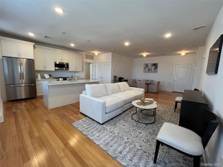 535 Marina Pointe Dr Unit 535, East Rockaway, NY 11518