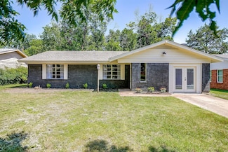 1309 Manor Dr, Cleburne, TX 76033