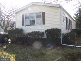 16 Oak Dr, Spring City, PA 19475