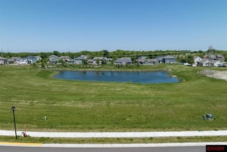 18 S Pointe Ct, North Mankato, MN 56003