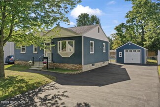 22 Vics Ct, Albany, NY 12205