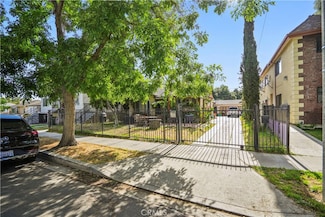 2247 N Niagara St, Burbank, CA 91504