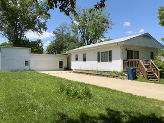 110 N Washington St, Hudson, IL 61748