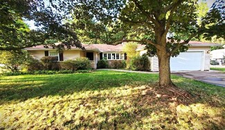 1943 Bryn Mawr Dr, Stow, OH 44224