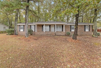 909 Burgess St NW, Russellville, AL 35653