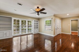 176 Jefferson Davis Ave, Biloxi, MS 39530