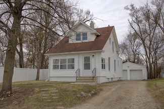 1913 Woodsum St, Jackson, MI 49203
