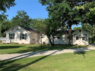 8005 S Buckner Tarsney Rd, Oak Grove, MO 64075