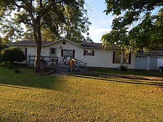 520 E 4th St, Moline, KS 67353