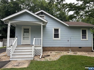 15 Wellington Ave, Closter, NJ 07624