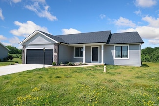 54879 Moonfish Ct, Middlebury, IN 46540