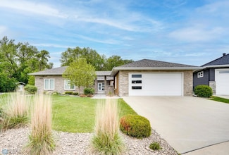 1336 Goldenwood Dr, West Fargo, ND 58078