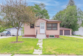 1422 15th St S, Fargo, ND 58103