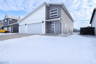 314 5th St E, Horace, ND 58047
