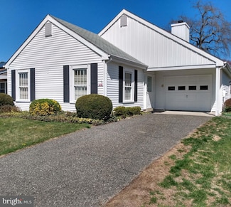 218 Huntington Dr, Southampton, NJ 08088