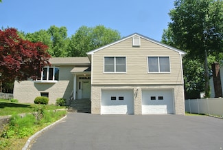 302 Westwood Rd, Stamford, CT 06902