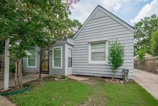 1813 Hatwell St, Houston, TX 77023
