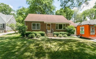1125 65th St, Windsor Heights, IA 50324