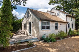 181 Circuit Ave, Oak Bluffs, MA 02557
