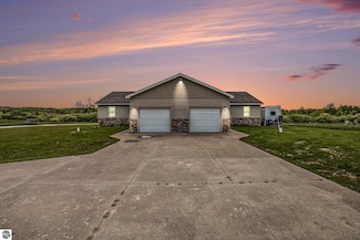 221 Fox Ln, Benzonia, MI 49616