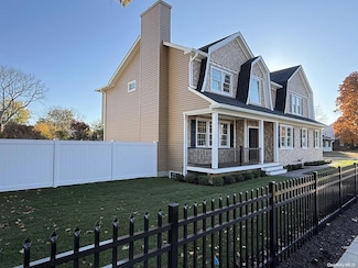 502 S Wellwood Ave, Lindenhurst, NY 11757