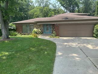 24915 Lakeland St, Farmington Hills, MI 48336