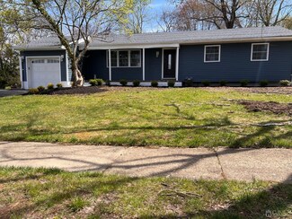 26 Shadowlawn Dr, Old Bridge, NJ 08857