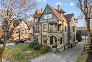 2825 W Kilbourn Ave, Milwaukee, WI 53208