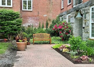 2 School St Unit 427, Lincoln, RI 02865