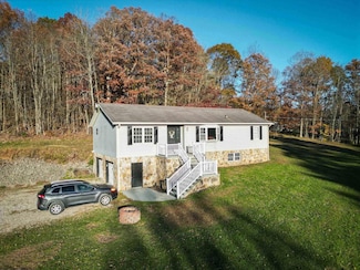 1376 Clifton Mills Rd, Bruceton Mills, WV 26525