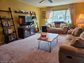 18 Wedgewood Dr Unit 28, Verona, NJ 07044