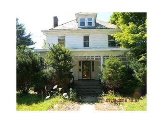218 Constitution Ave, Connoquenessing, PA 16027