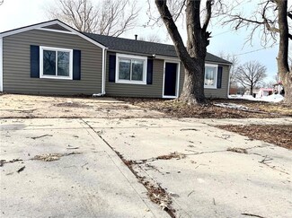 302 S Washington St, Raymore, MO 64083