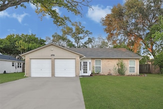 1100 N Heron Dr, Seabrook, TX 77586