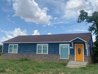 207 E 5th St, Sundown, TX 79372