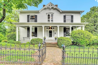 220 N Broad St, Salem, VA 24153