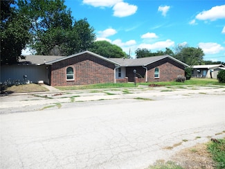 110 W 8th St, South Coffeyville, OK 74072