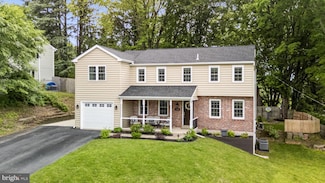 914 Baylowell Dr, West Chester, PA 19380
