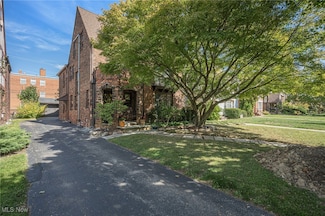 19229 Winslow Rd, Shaker Heights, OH 44122