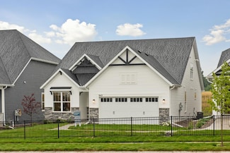 942 Goldfinch St, Chaska, MN 55318