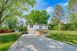 1621 W Crystal Dr, Edgerton, WI 53534