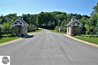 5554 S Spyglass Ridge Dr Unit 28, Suttons Bay, MI 49682